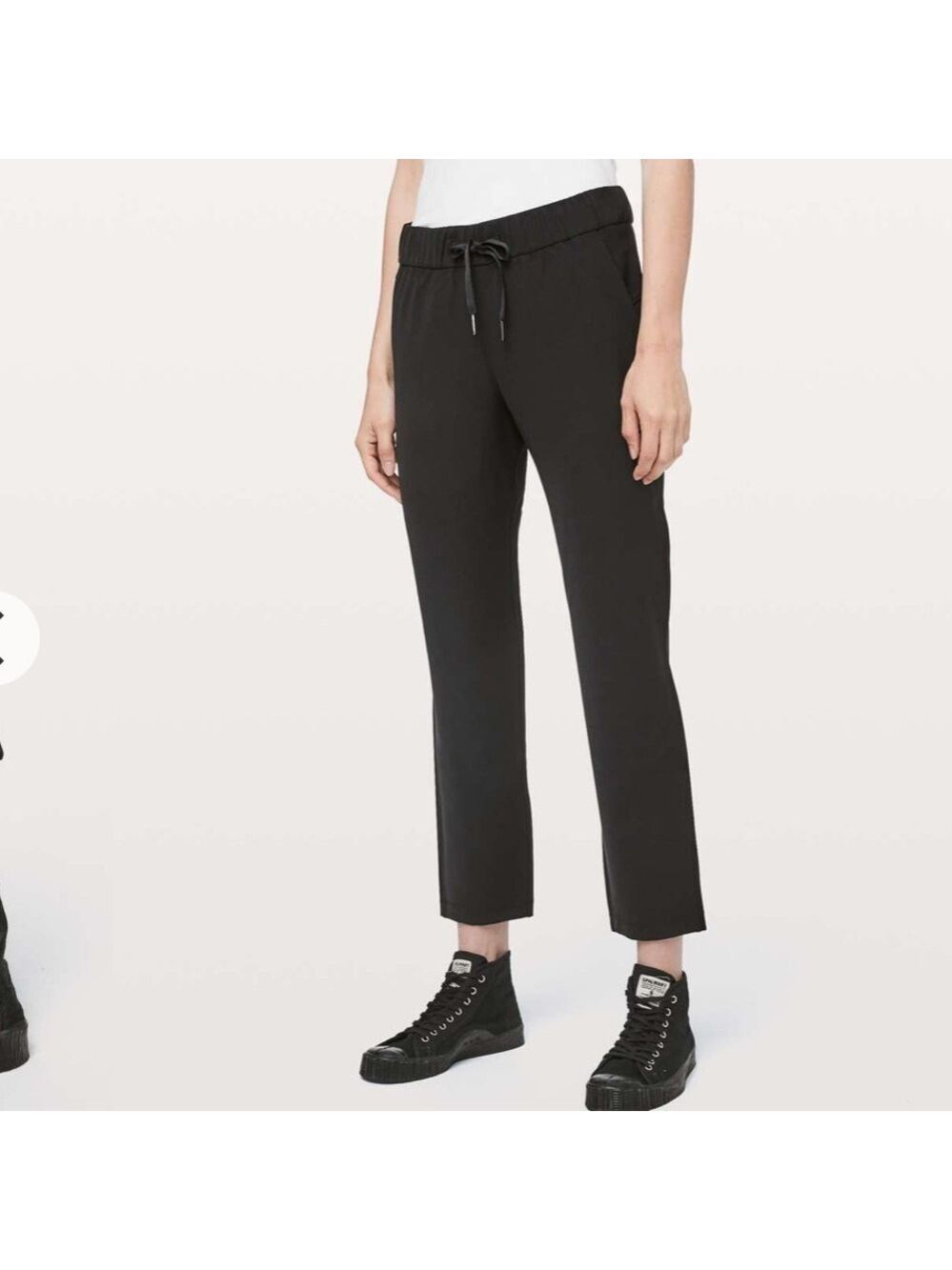 Lululemon On The Fly Woven Pant in Black Sz 0